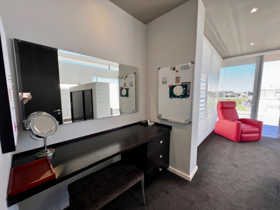 5 Bedroom Property for Sale in Oubaai Western Cape